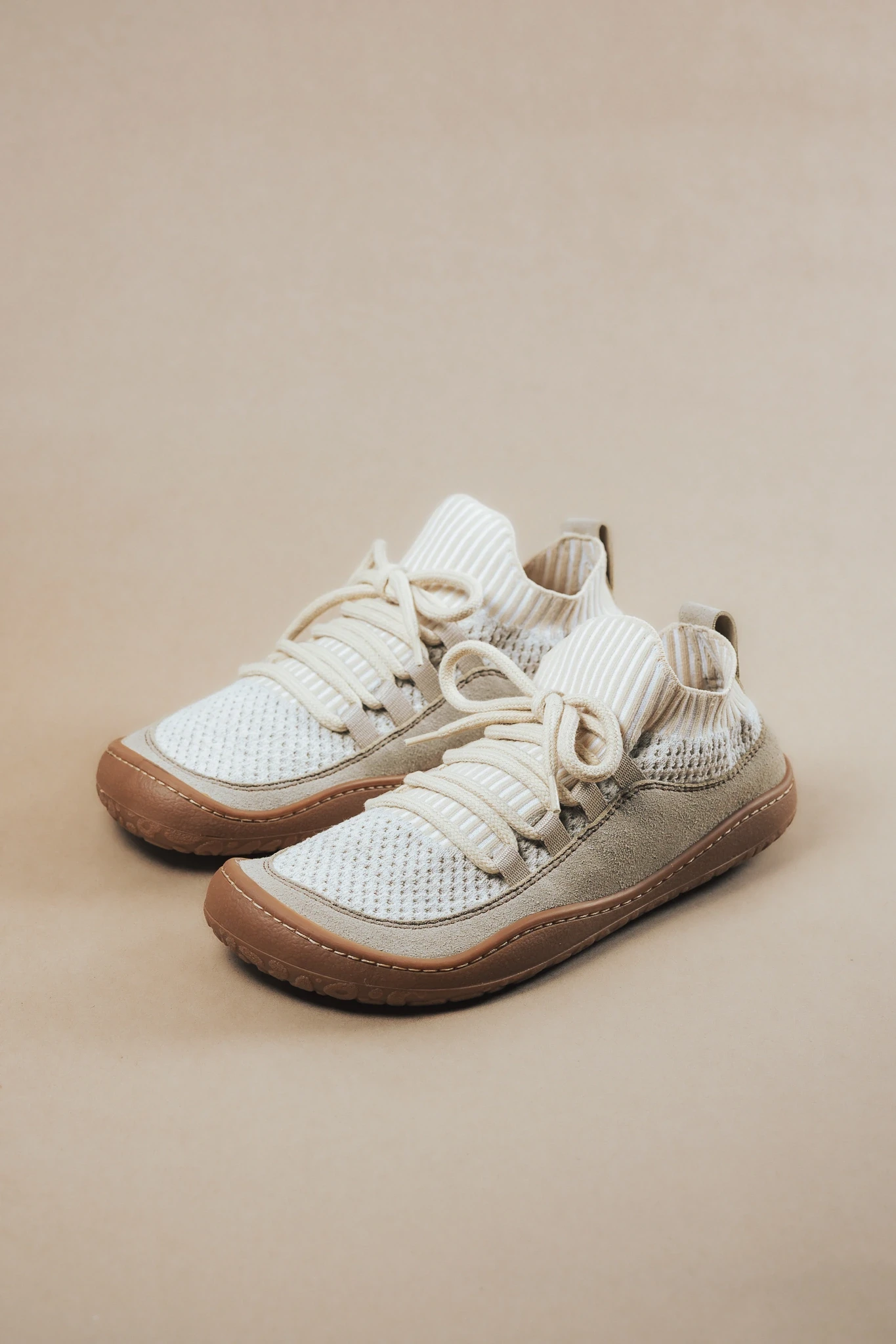 Босоногие кроссовки Sambas the bambas Essence Cloud — молочные